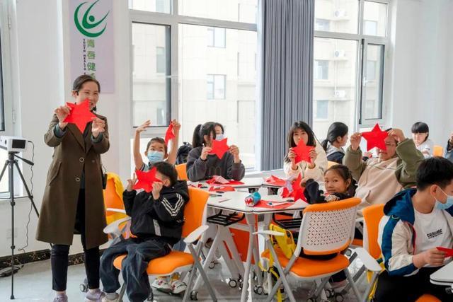 3月11日,郯城县文化馆组织文化志愿者开展艺术普及进社区志愿服务活动